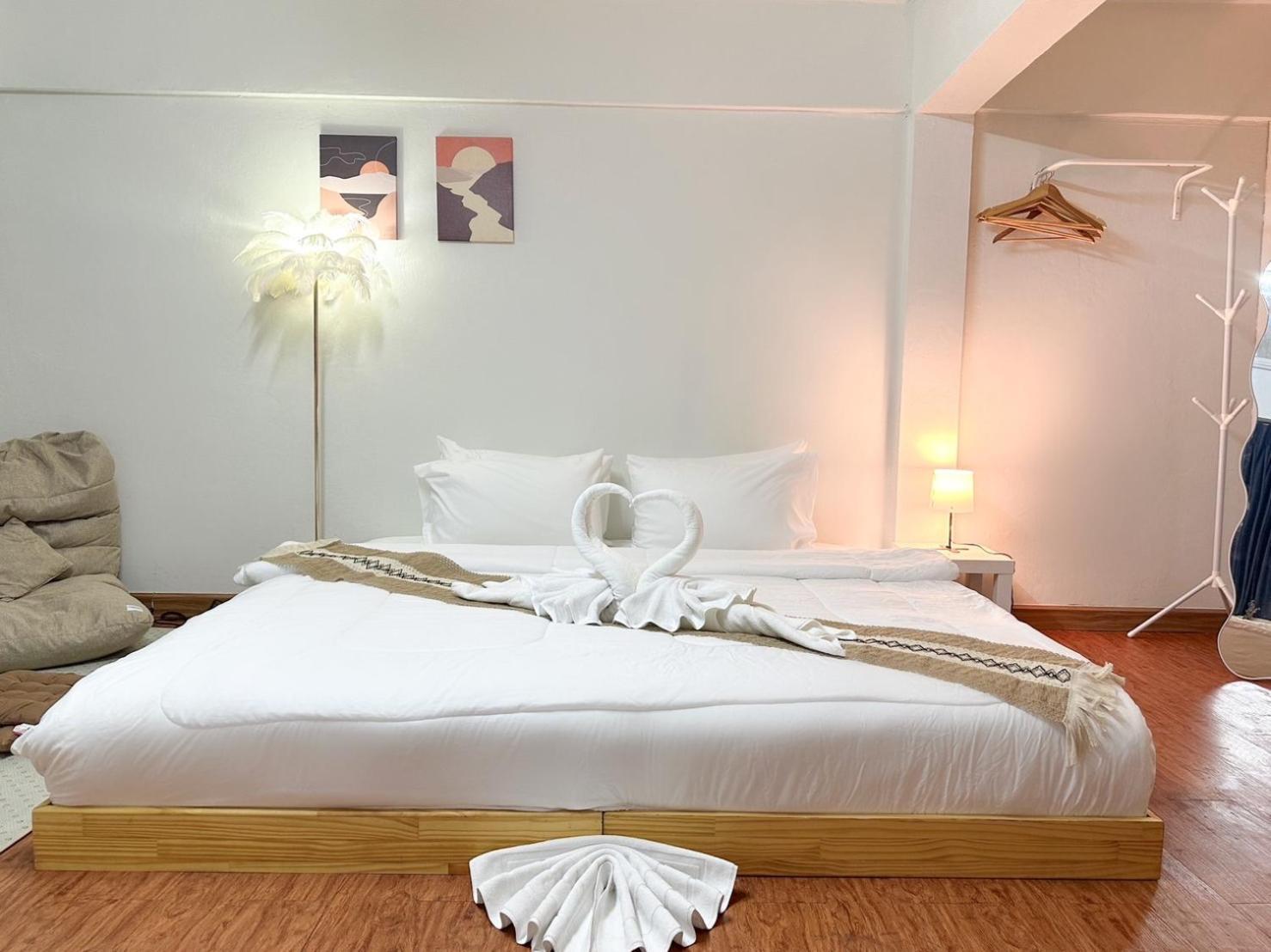 Montana Hotel & Hostel Phuket Karon Exterior foto
