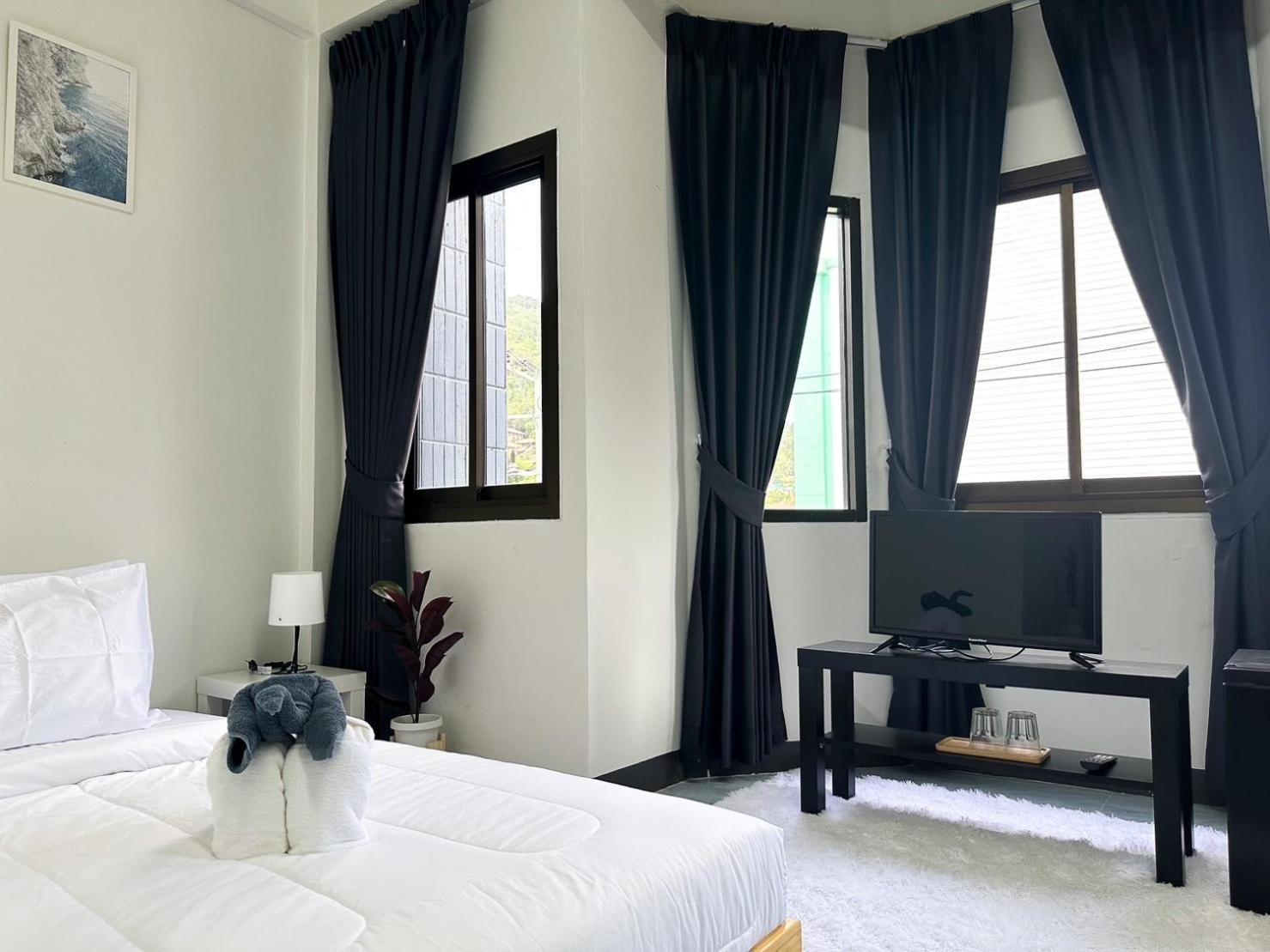 Montana Hotel & Hostel Phuket Karon Exterior foto